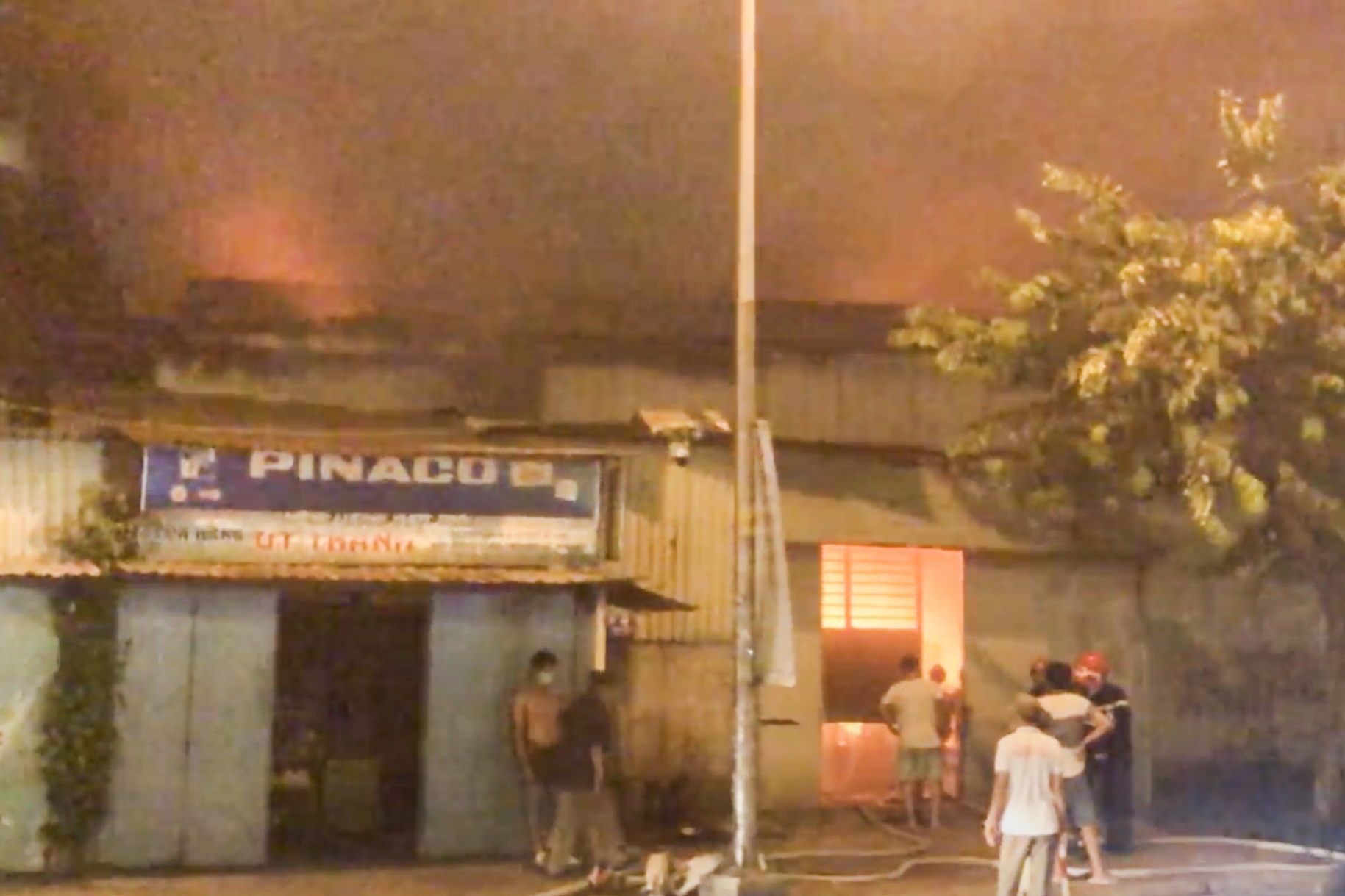 chay xuong go o TP.HCM anh 1