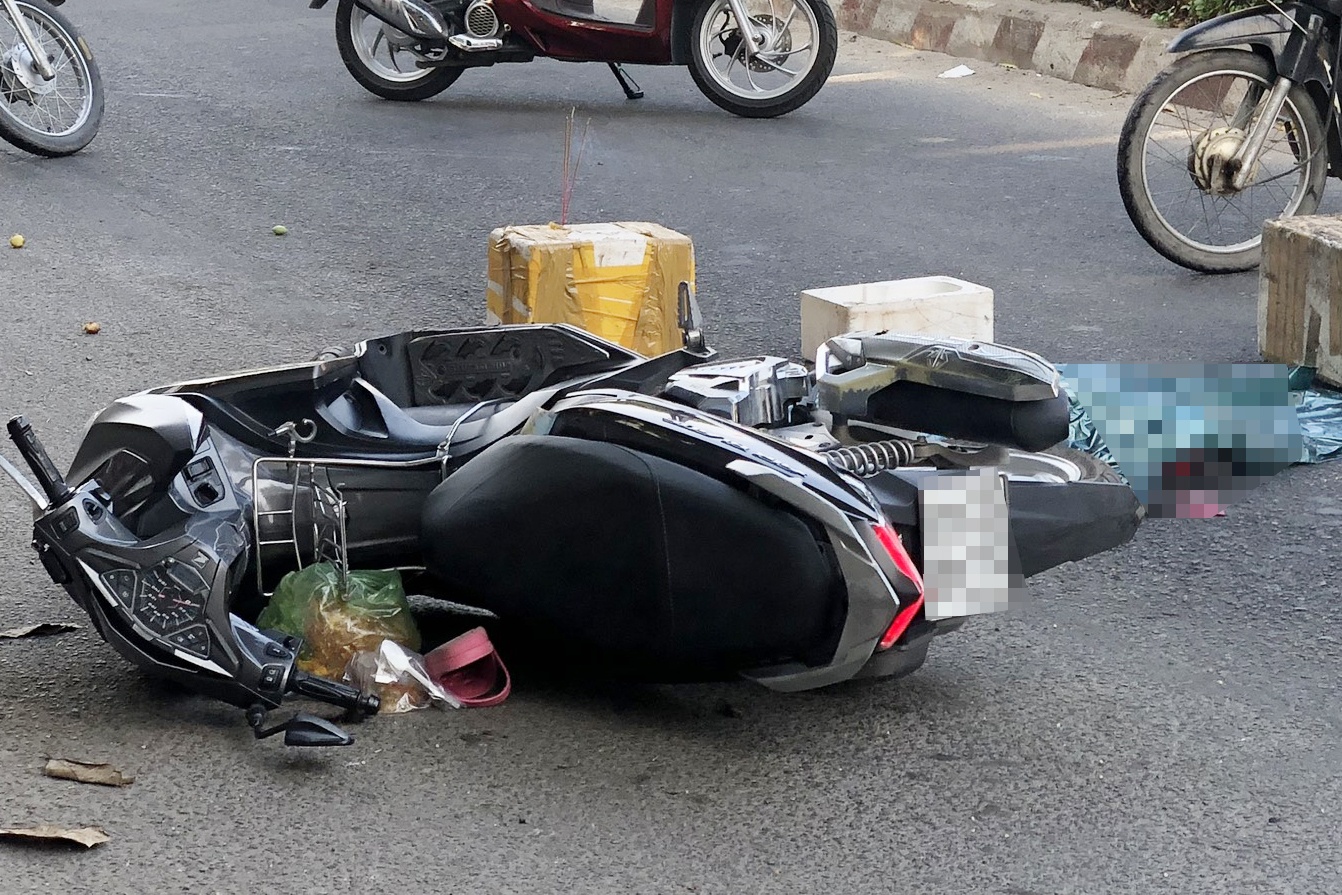 Nguoi phu nu o TP.HCM bi xe tai tong tu vong khi di cho hinh anh