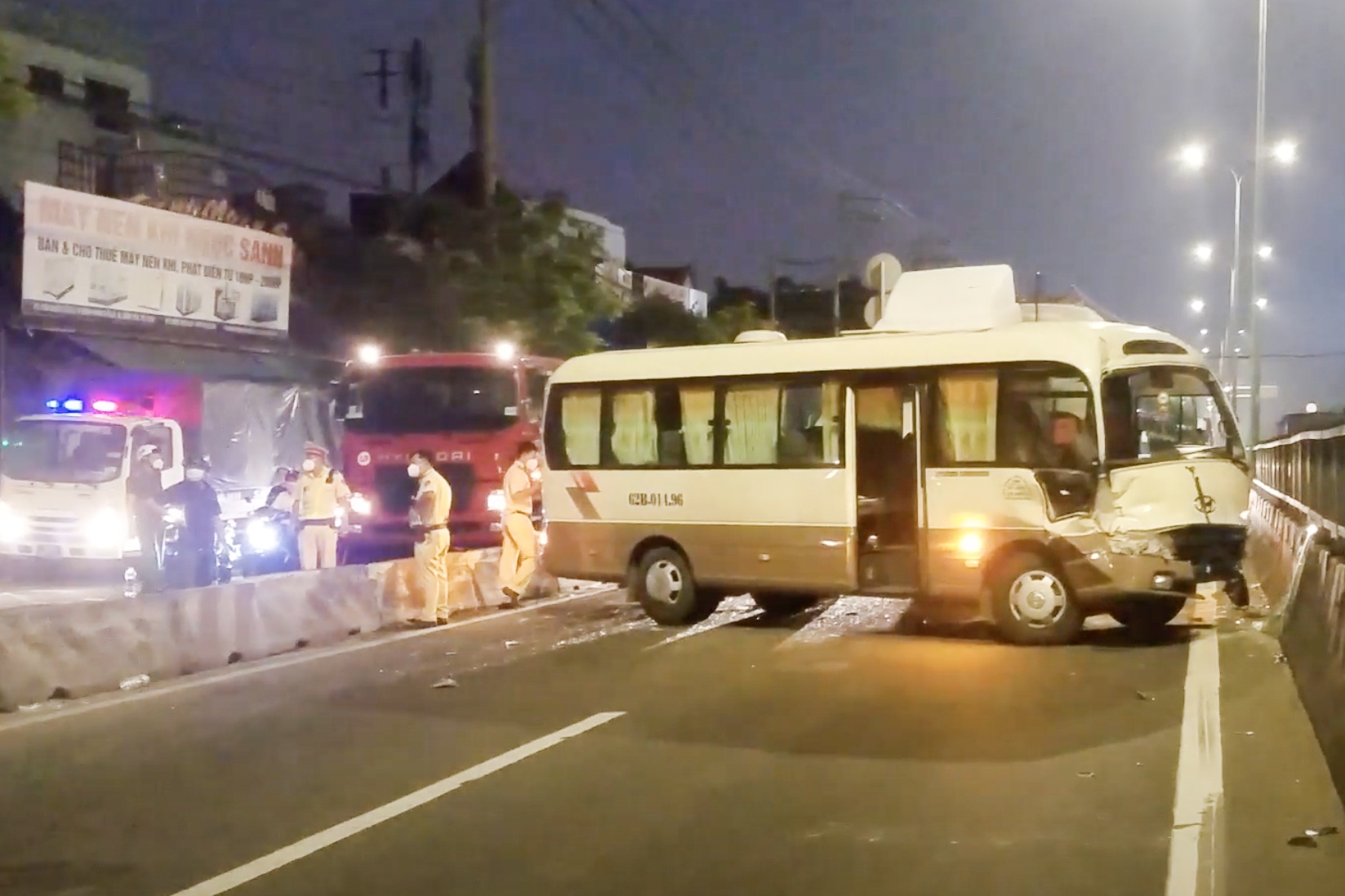 Tai nan lien hoan, duong ve mien Tay un tac 5 km hinh anh