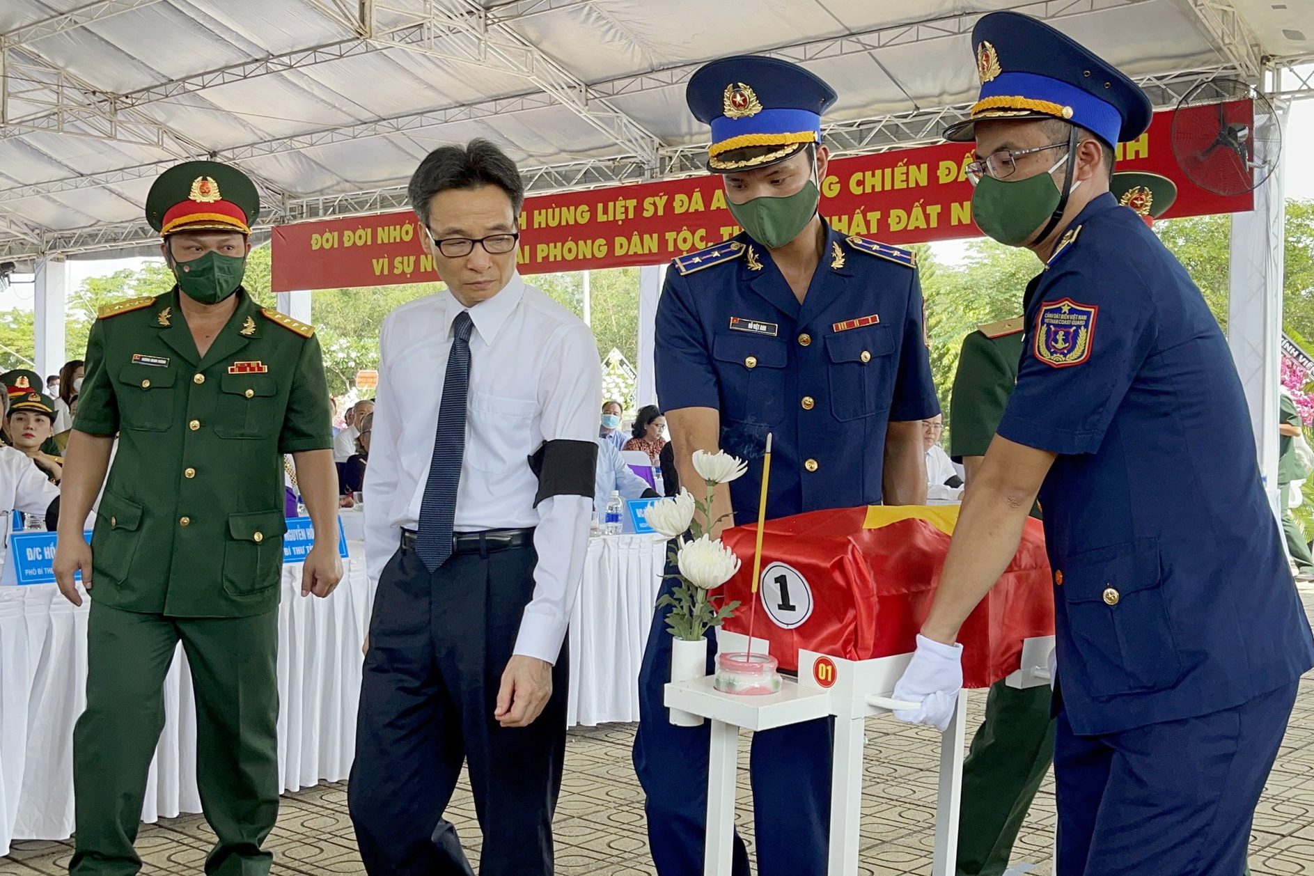 tim thay hai cot liet sy anh 1