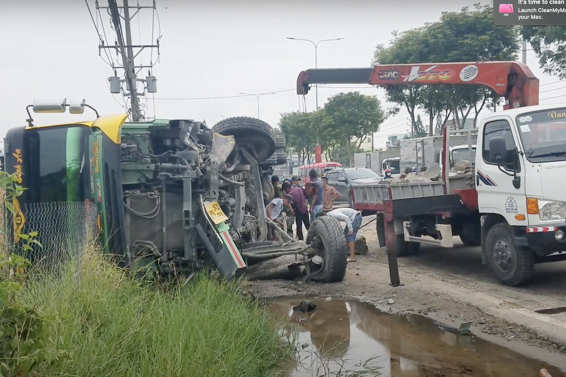 xe ben lat ngang anh 1