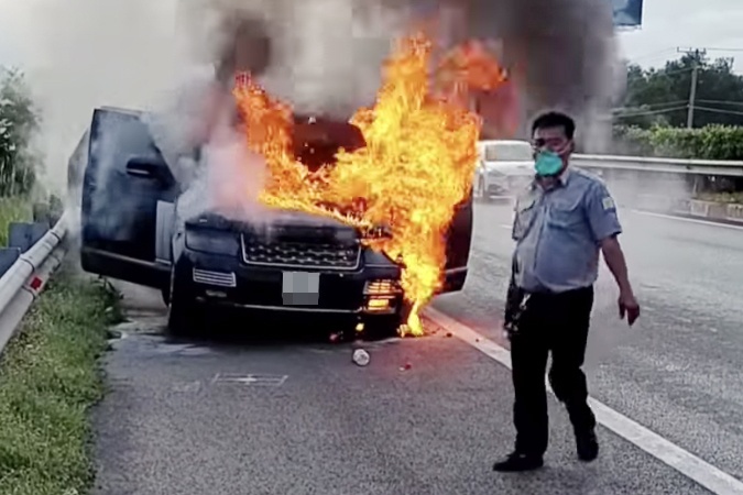 Xe Range Rover chay rui tren cao toc TP.HCM - Dau Giay hinh anh