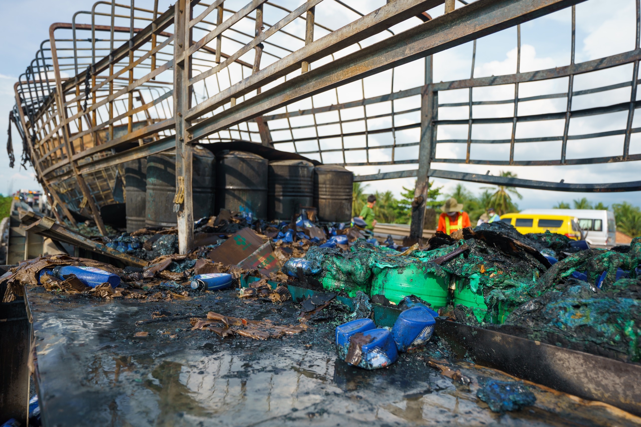 chay xe tai cho nhot anh 2