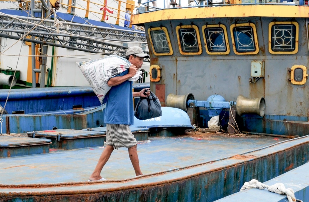 tau ca khong lap VMS anh 1