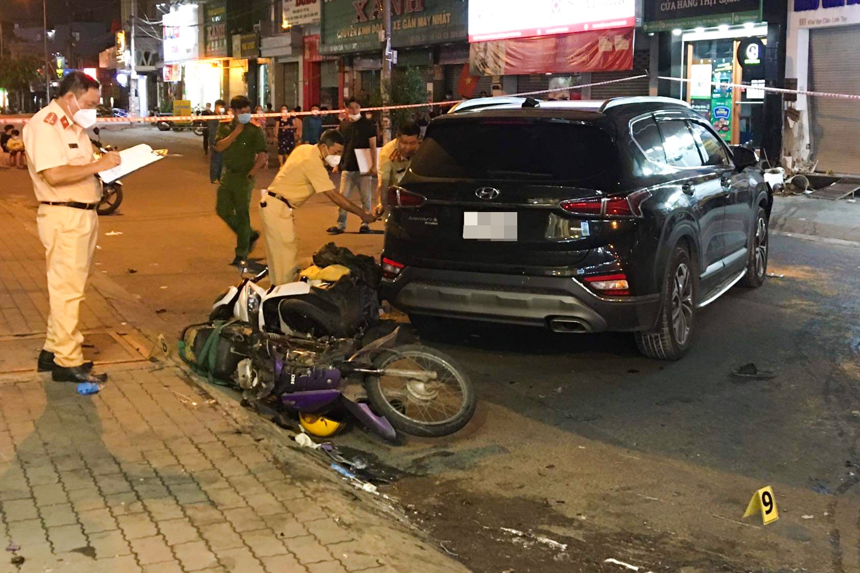 Hien truong oto 7 cho tong hang loat xe may o TP Thu Duc hinh anh