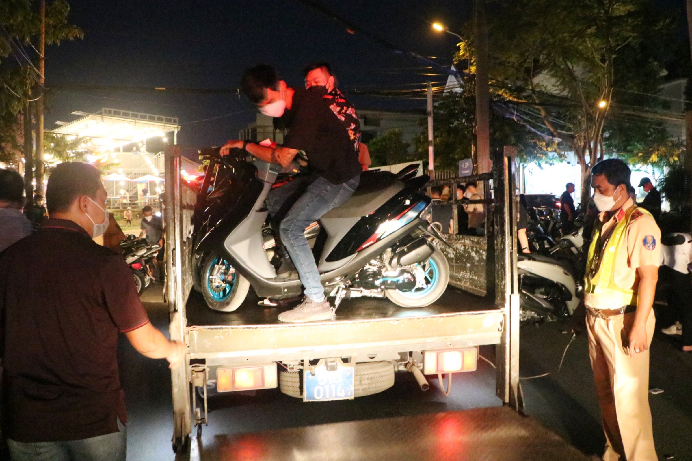 CSGT xu ly 400 xe may tu tap tren duong o TP Thu Duc hinh anh