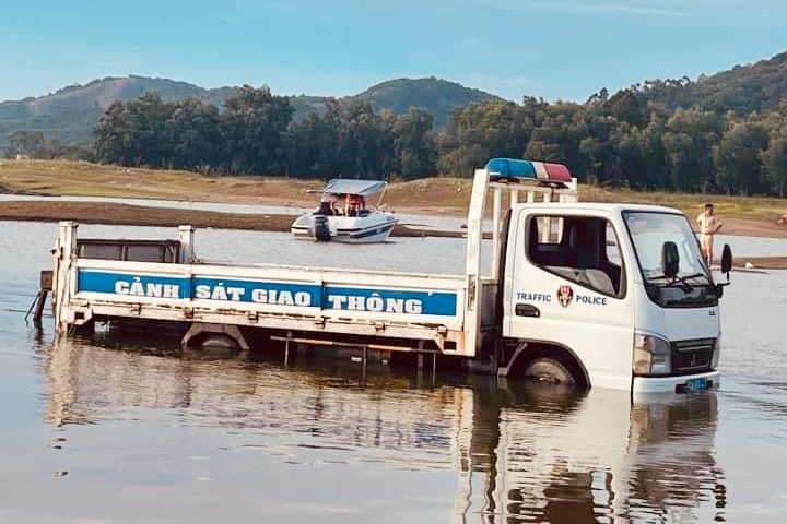 Chim thuyen o Dong Nai, 2 nguoi mat tich hinh anh