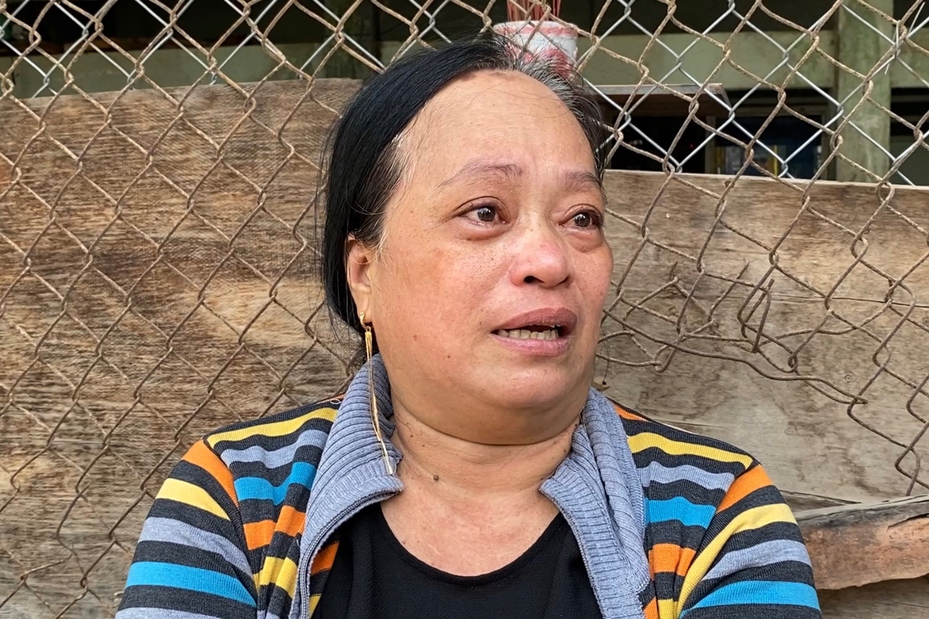 Vu 2 anh em chet duoi duoi kenh o TP.HCM: Lan can sat bi thao trom hinh anh