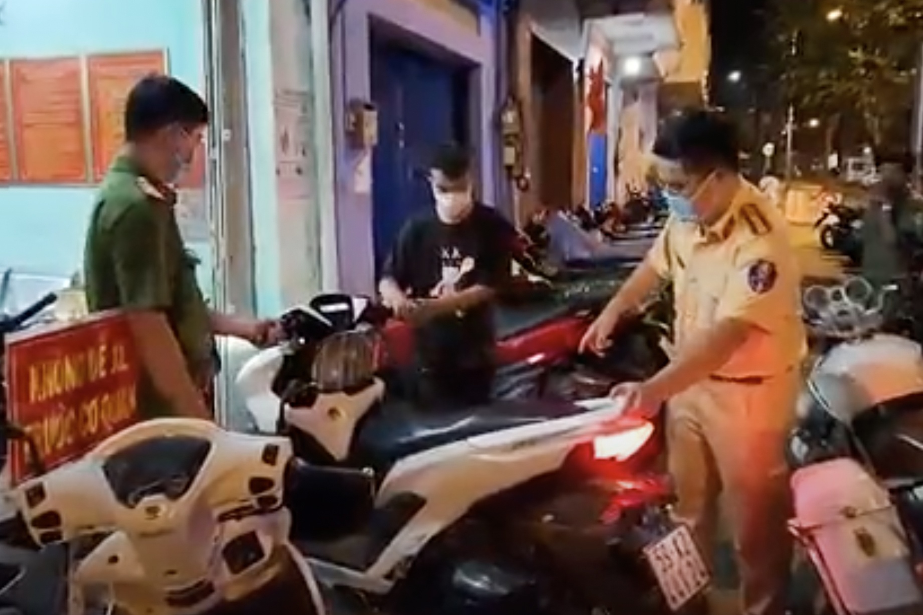 boc dau xe may anh 2