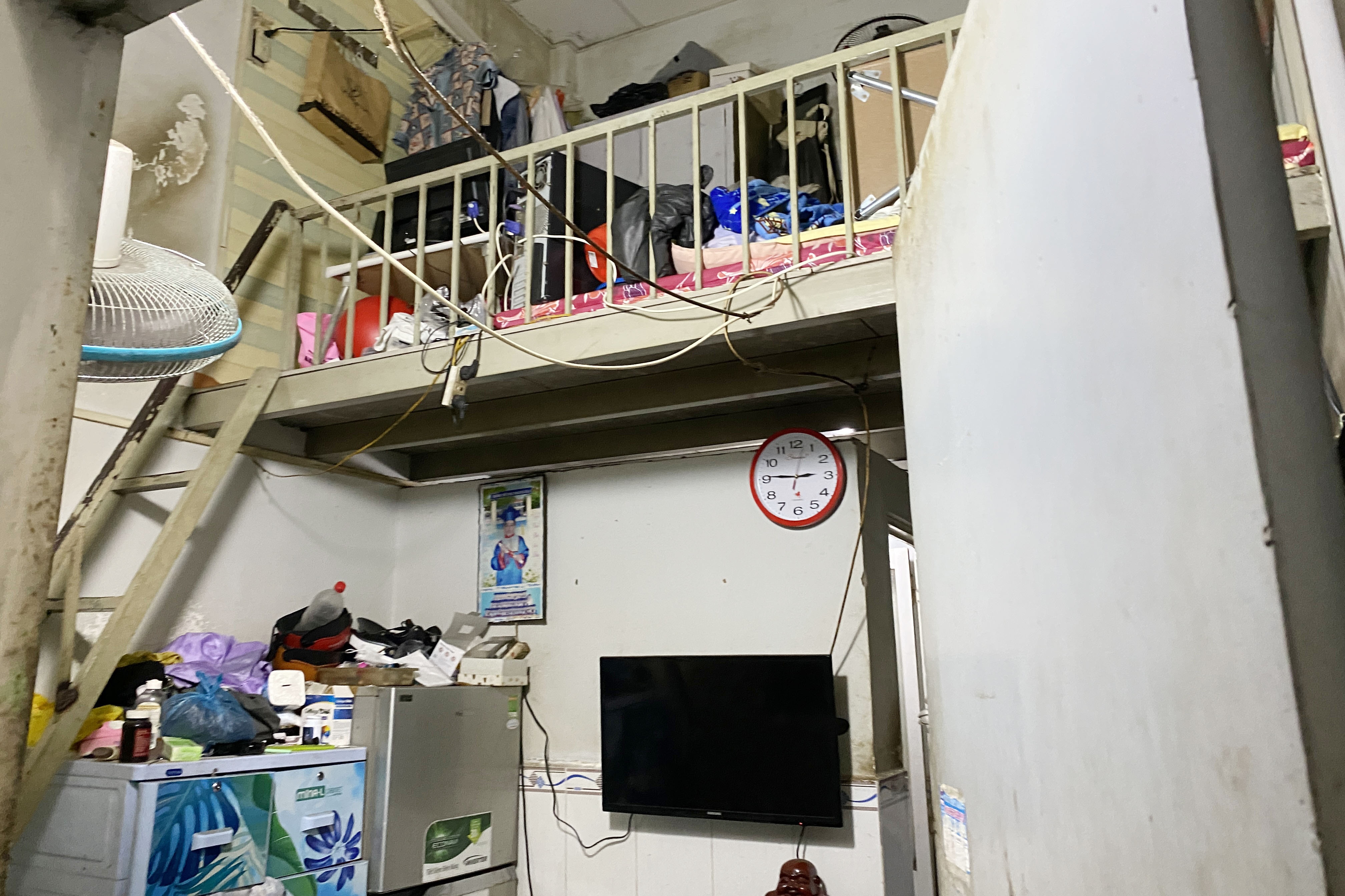 ngat khi trong phong tro anh 1