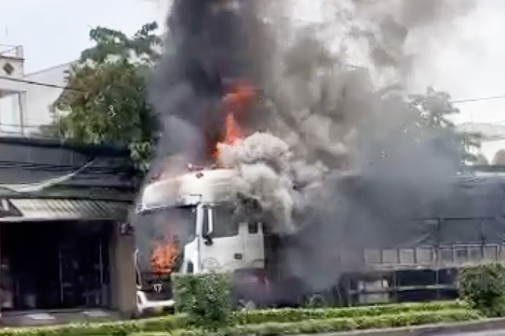 chay xe cau Rach Mieu anh 1