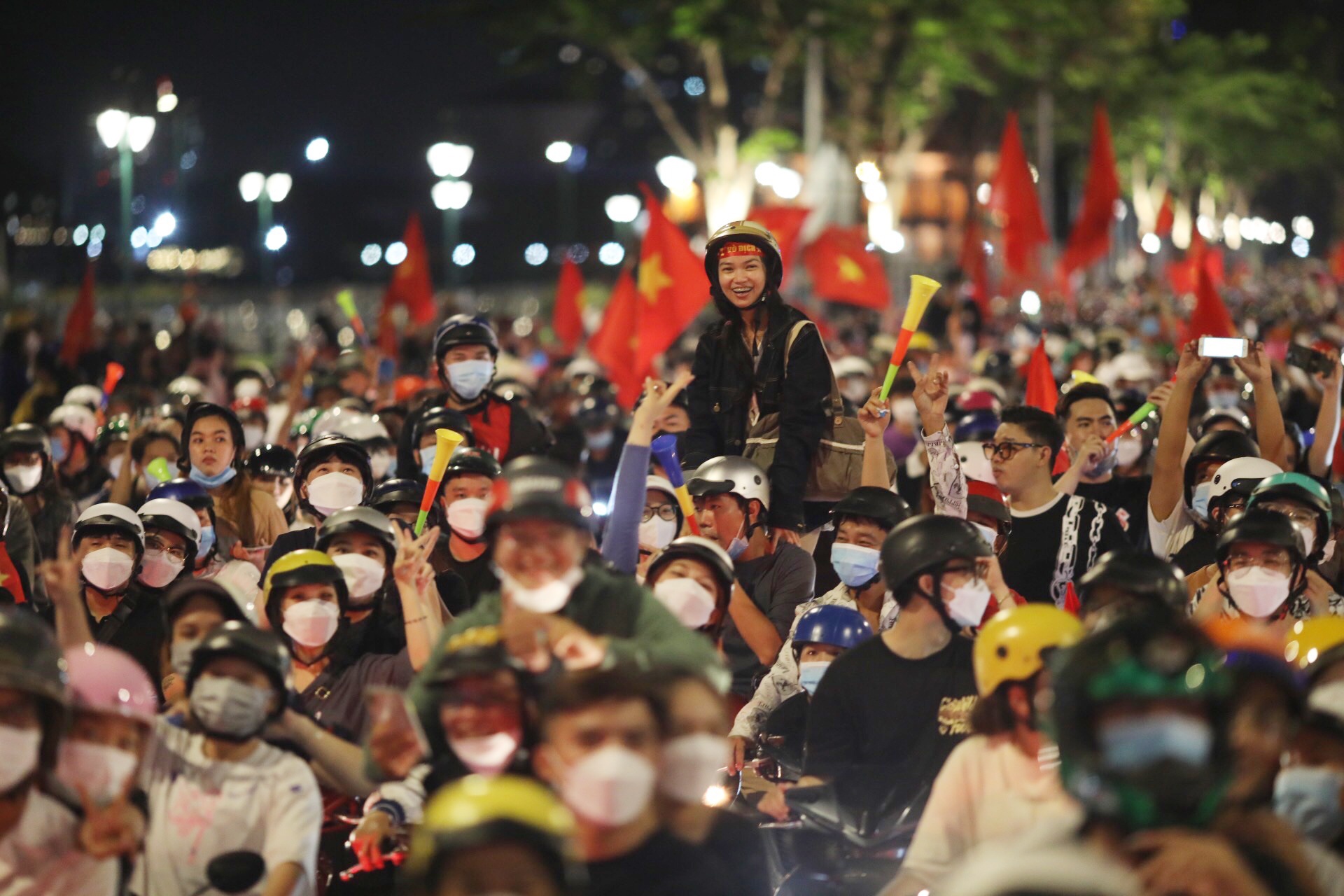 di bao bong da anh 8