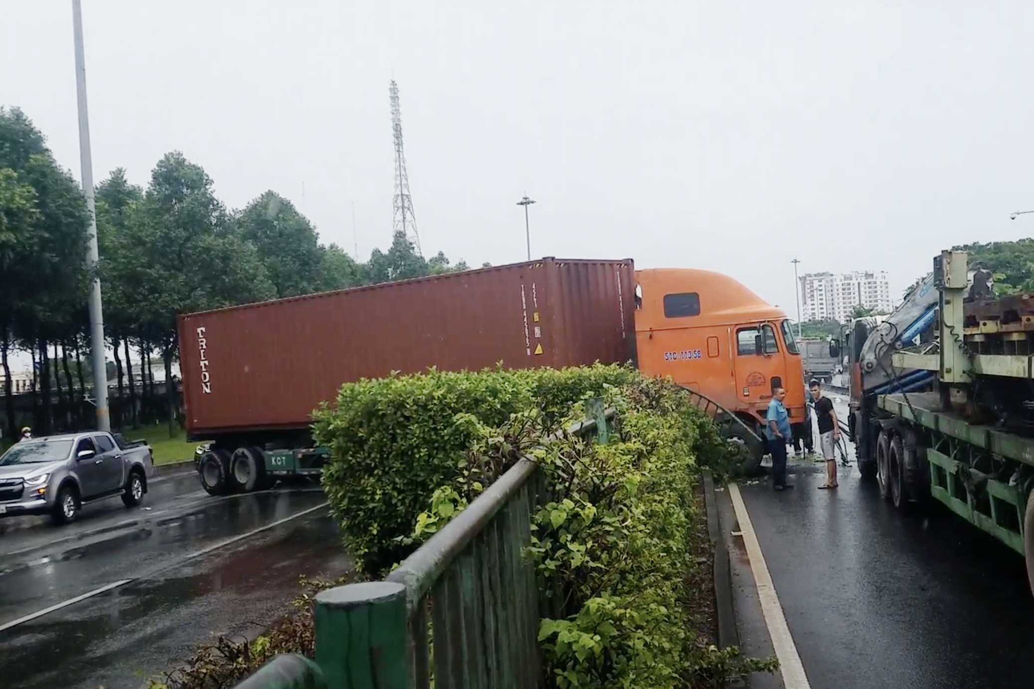 quoc lo 1 un tac anh 1