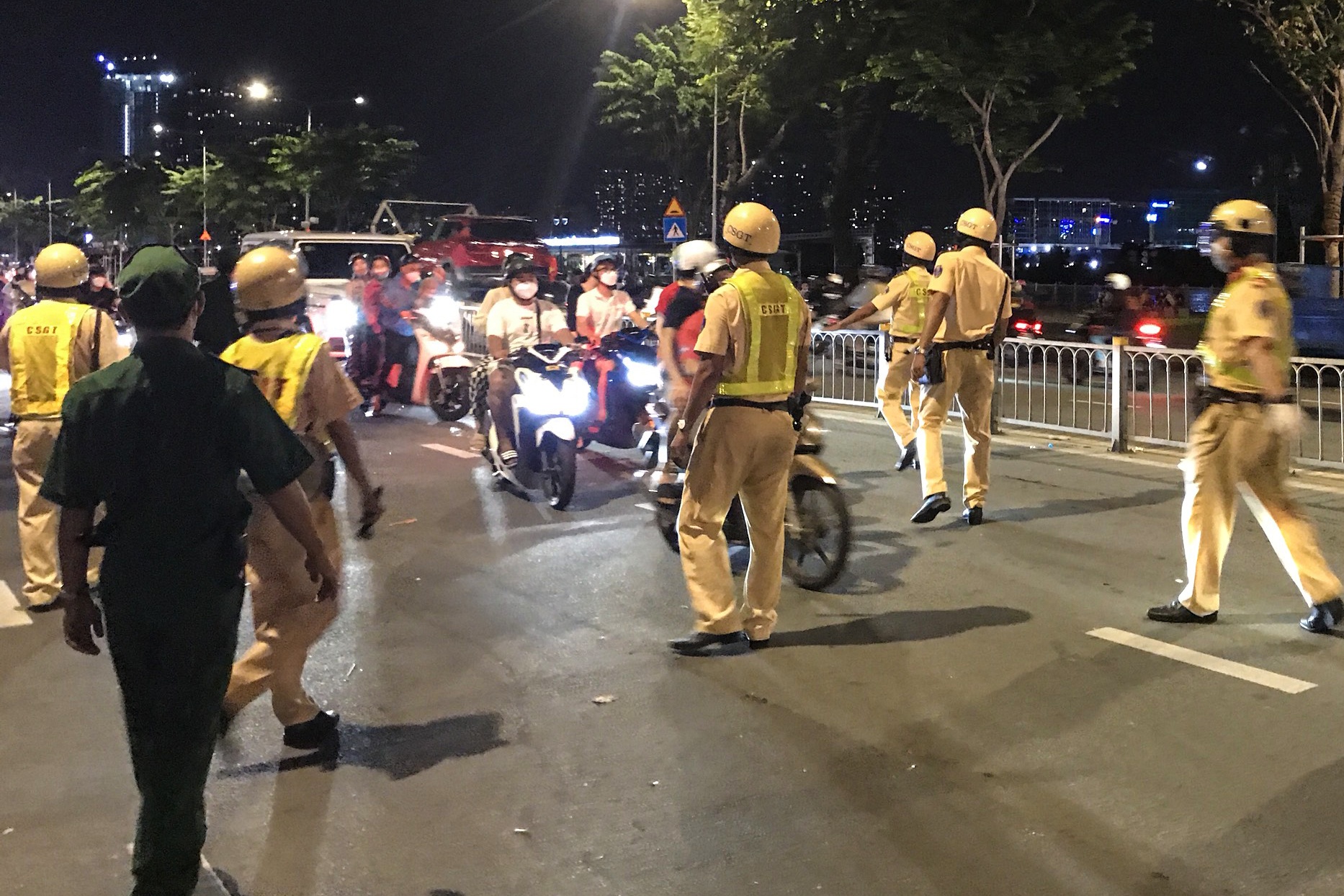 CSGT xu ly nguoi qua khich anh 1