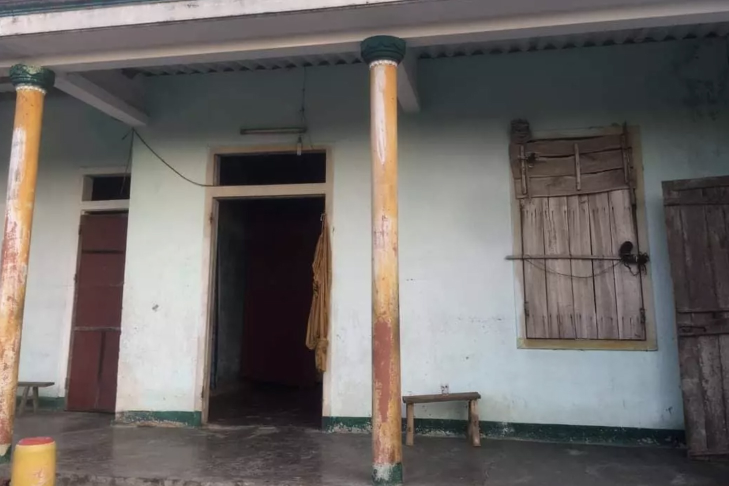 vo chong duoi nuoc anh 2