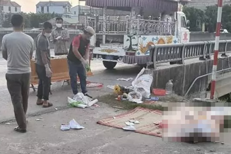 Di danh ca, hai vo chong bi chim thuyen tu vong hinh anh