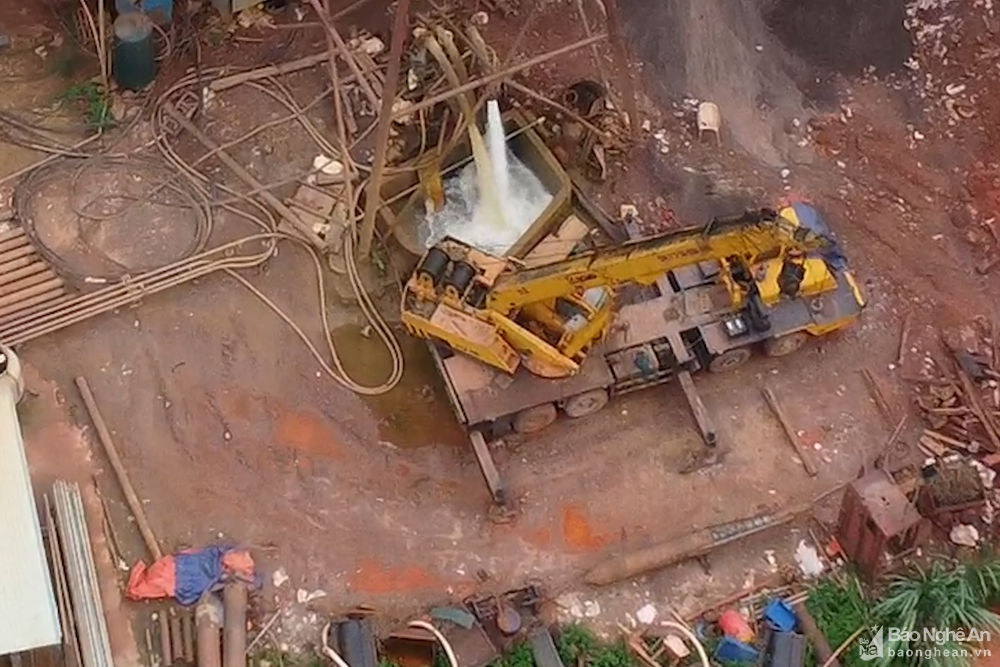 sut lun dat o Nghe An anh 1