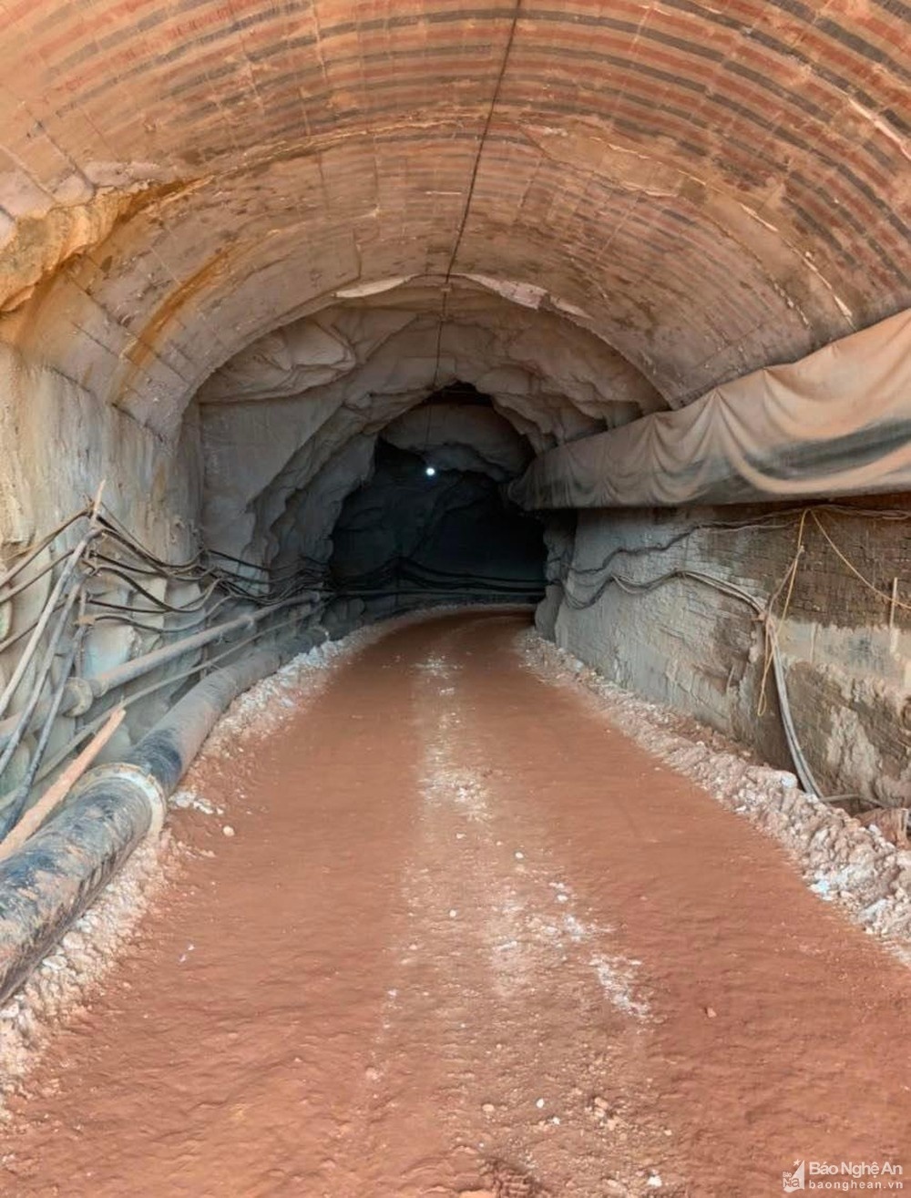 sut lun dat o Nghe An anh 4