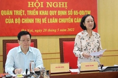 Tam thoi khong tang them can bo luan chuyen hinh anh