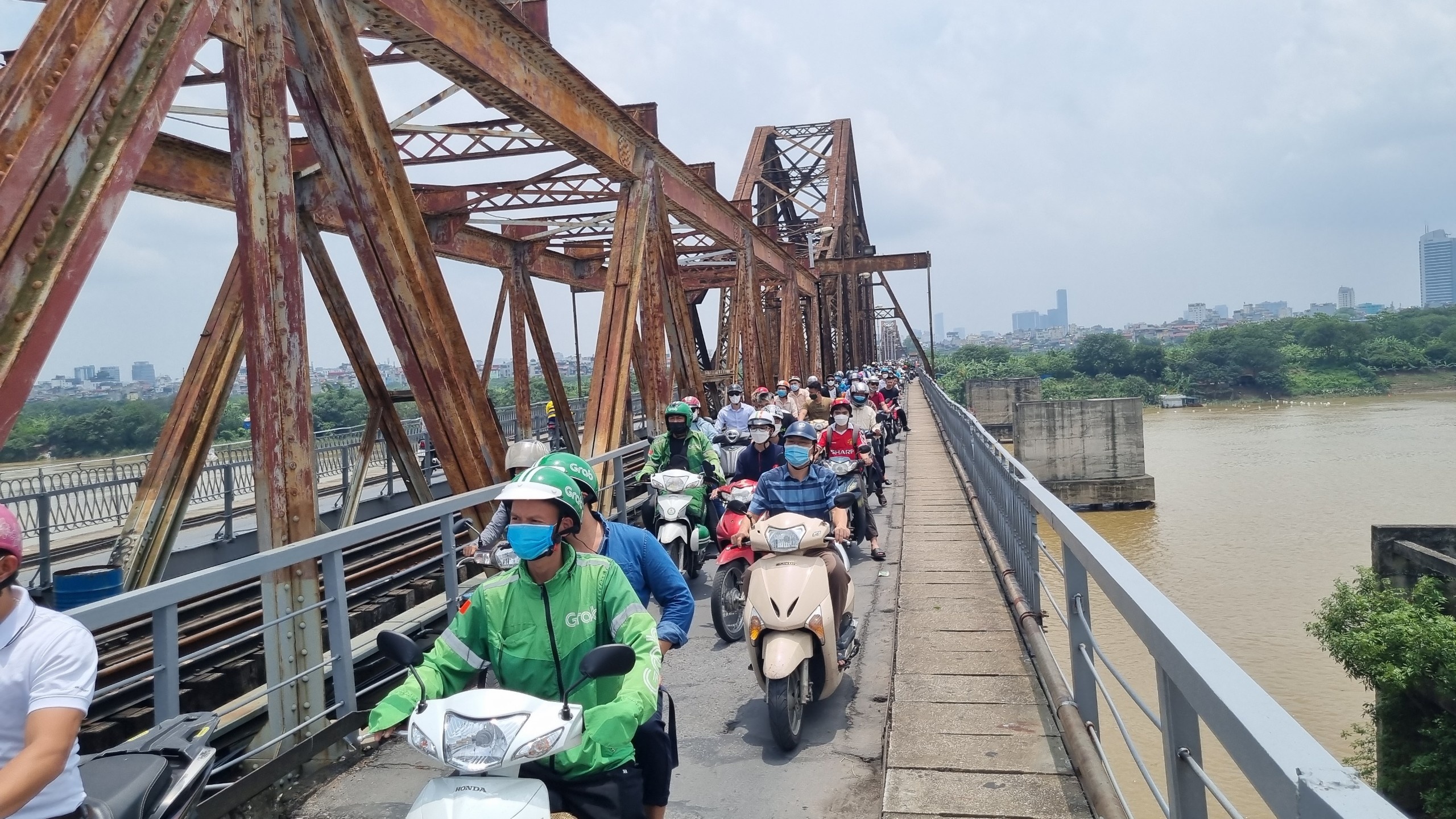 Thung mat cau Long Bien anh 2