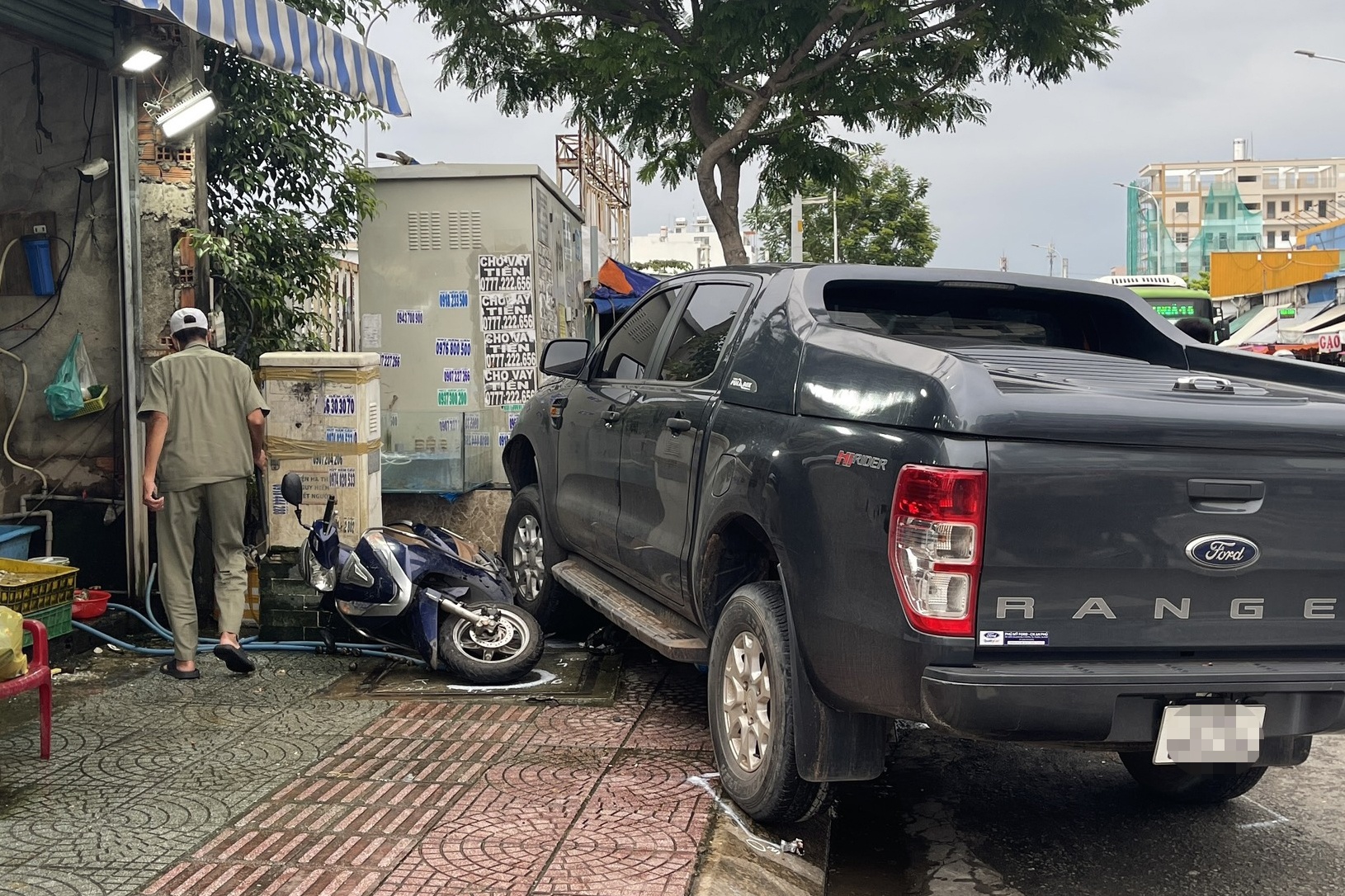 Xe ban tai tong loat xe may o TP.HCM hinh anh