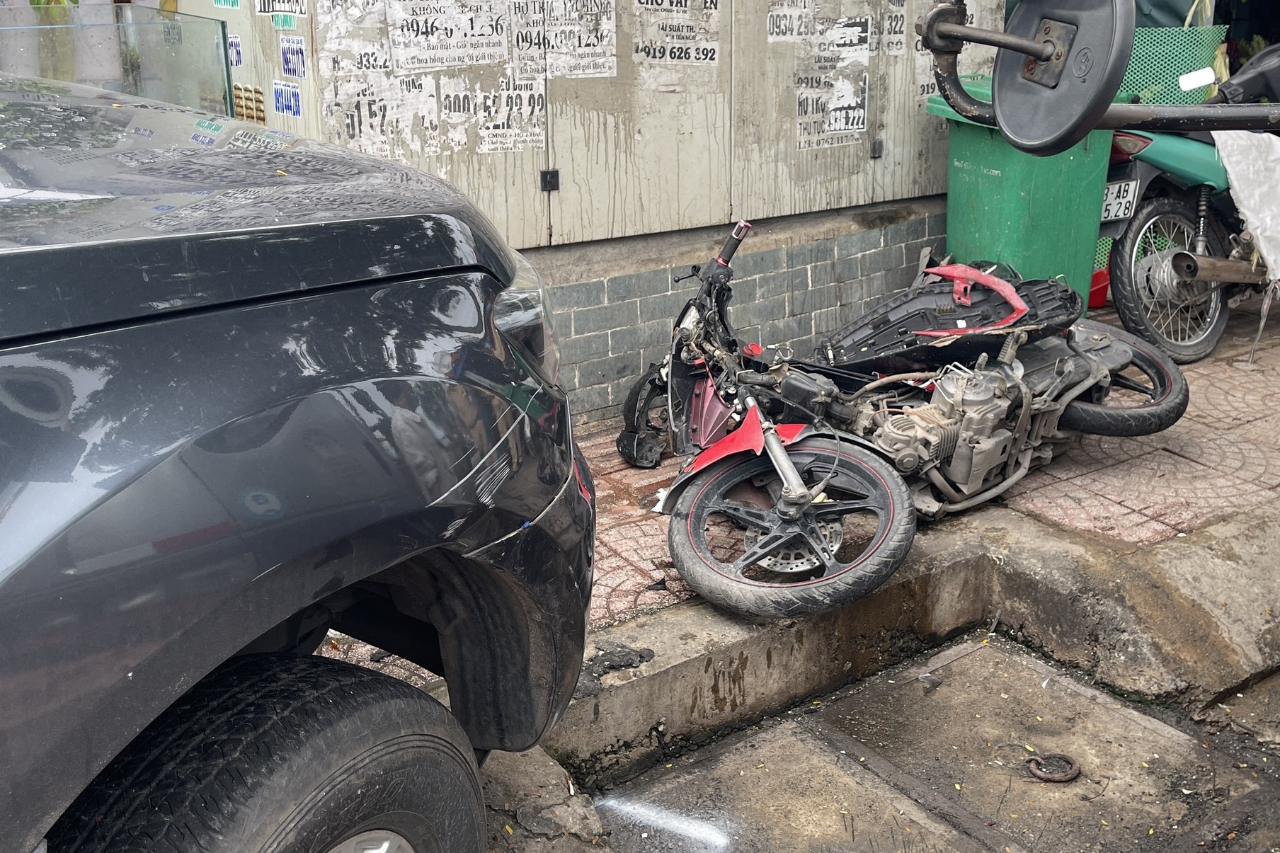 oto tong hang loat xe may anh 2