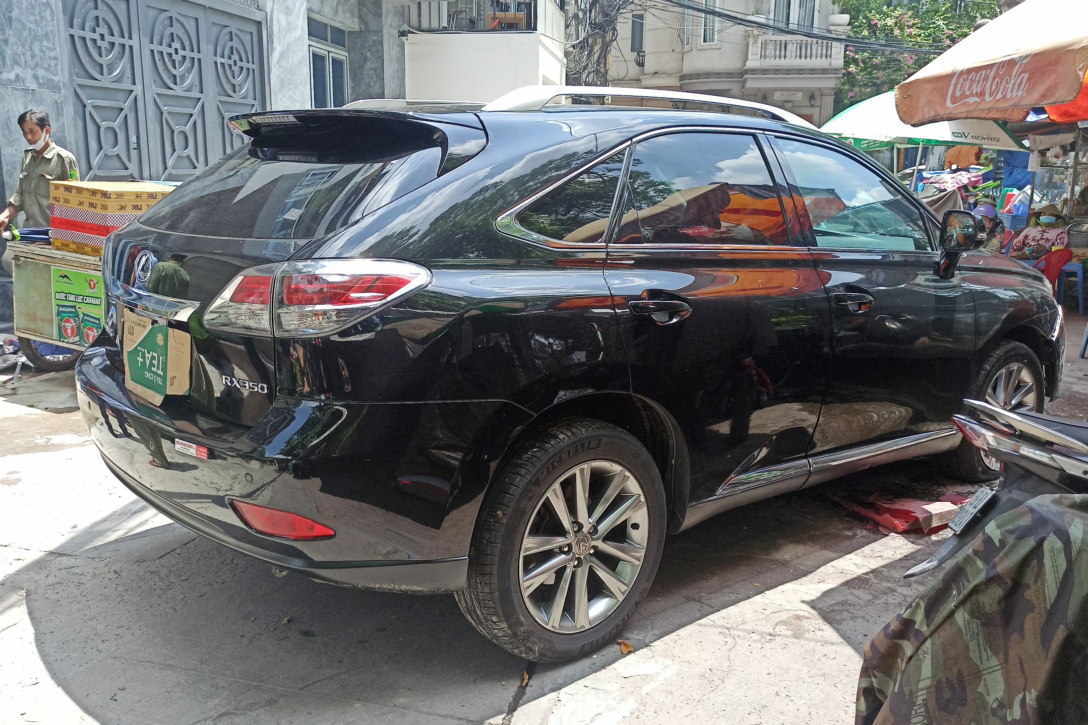 Oto huc nhieu xe may anh 2