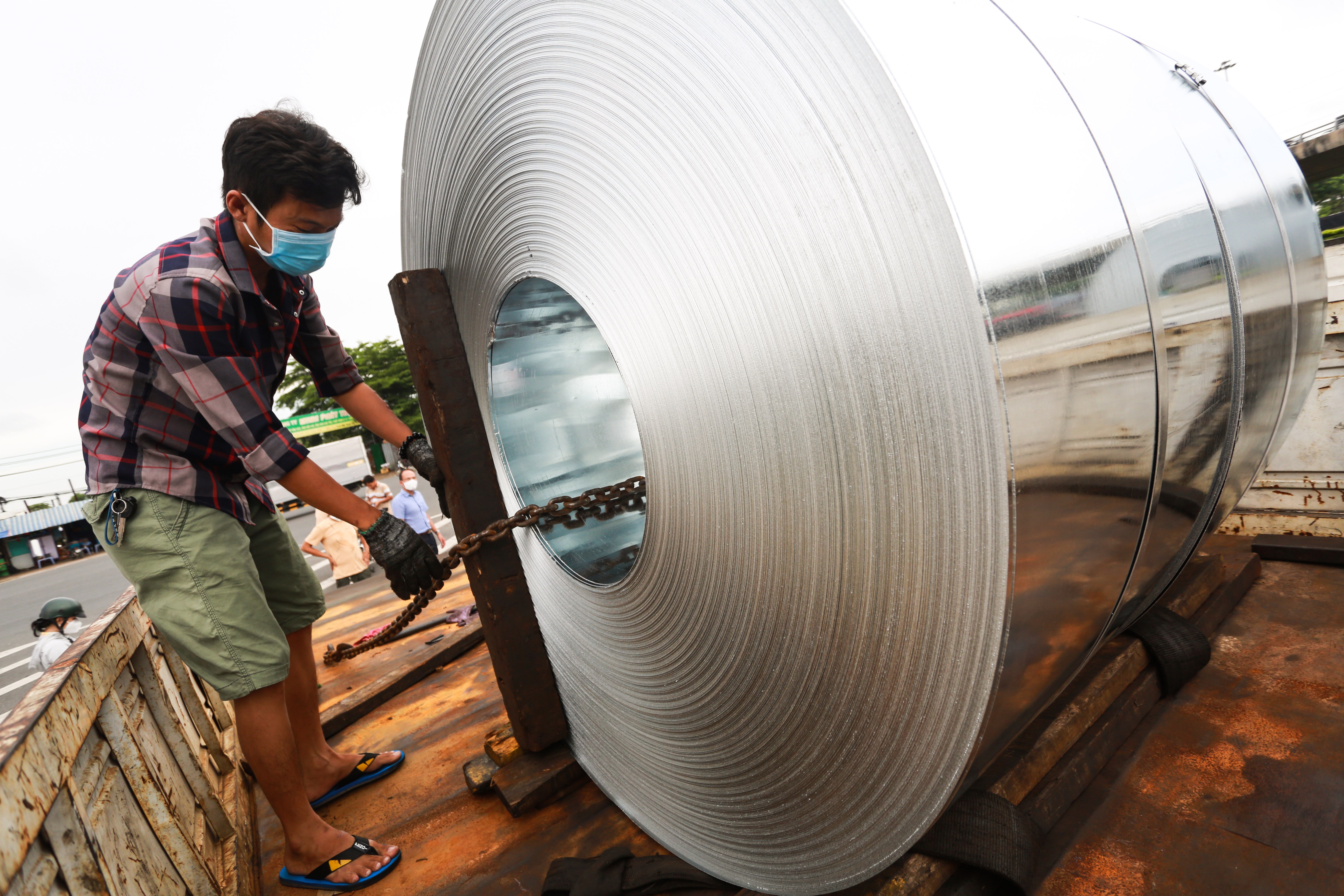 CSGT xu phat xe cho cuon thep anh 1