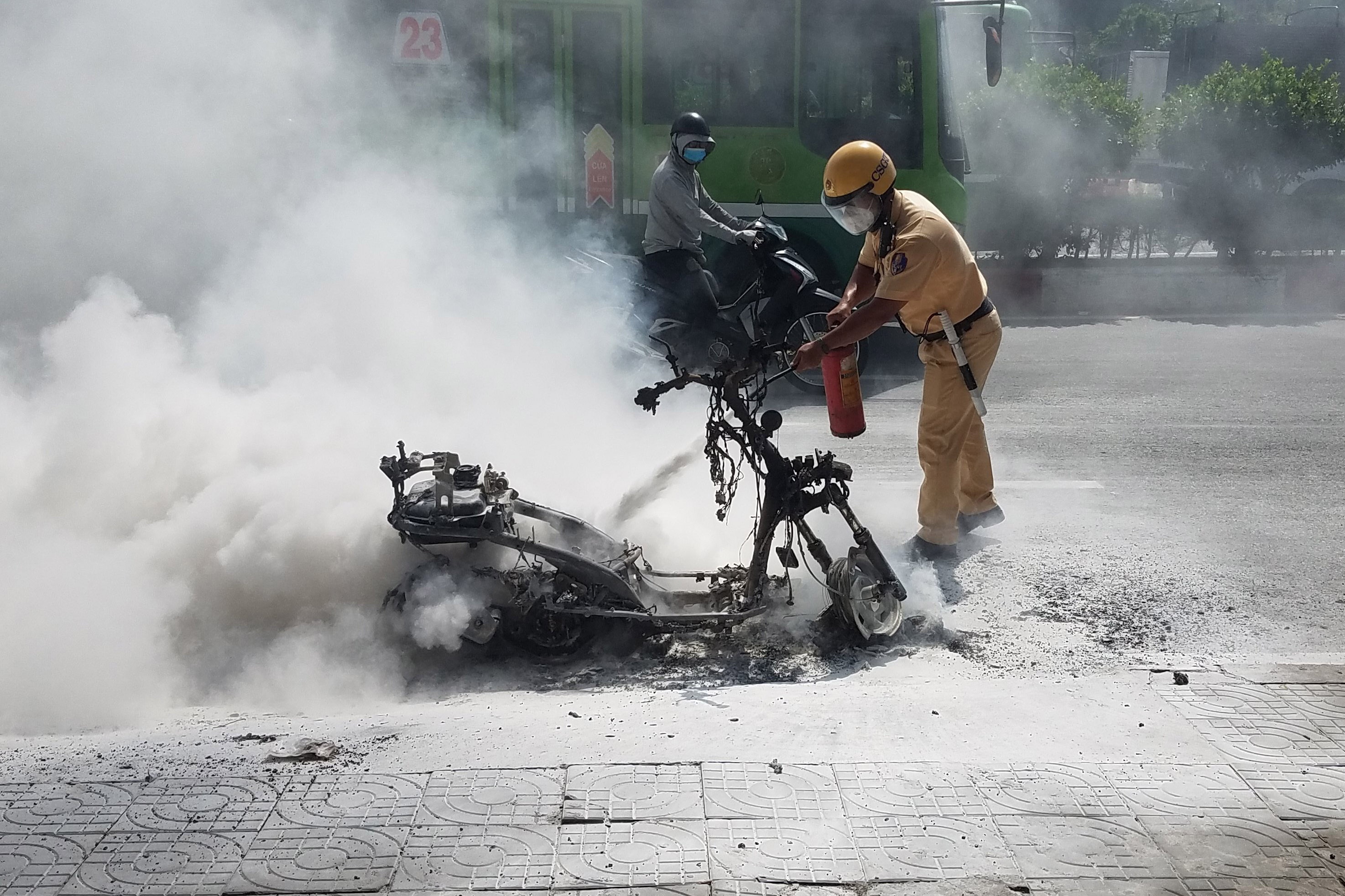 chay xe may o TP.HCM anh 1