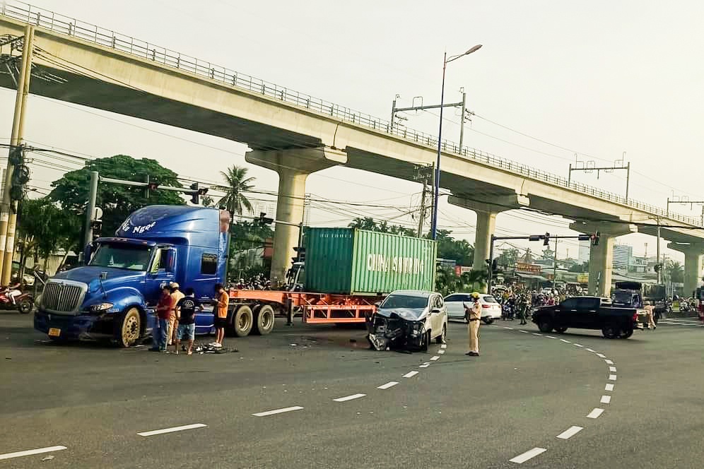 oto vuot den do anh 1