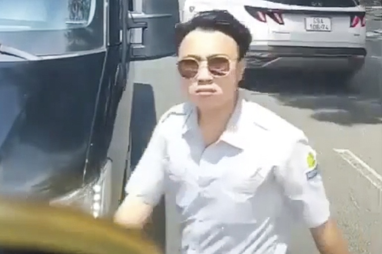 Tuoc bang cua tai xe 'ho bao' lai xe khach Hoa Mai hinh anh