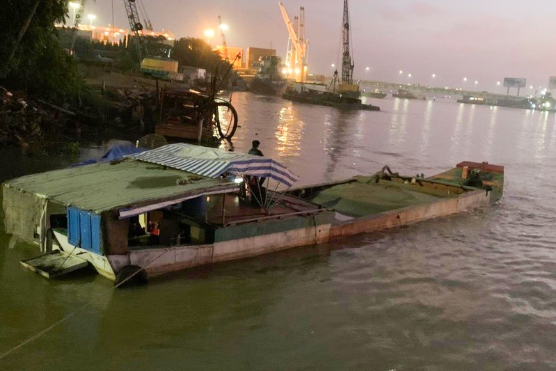 hut cat tren song Dong Nai anh 1