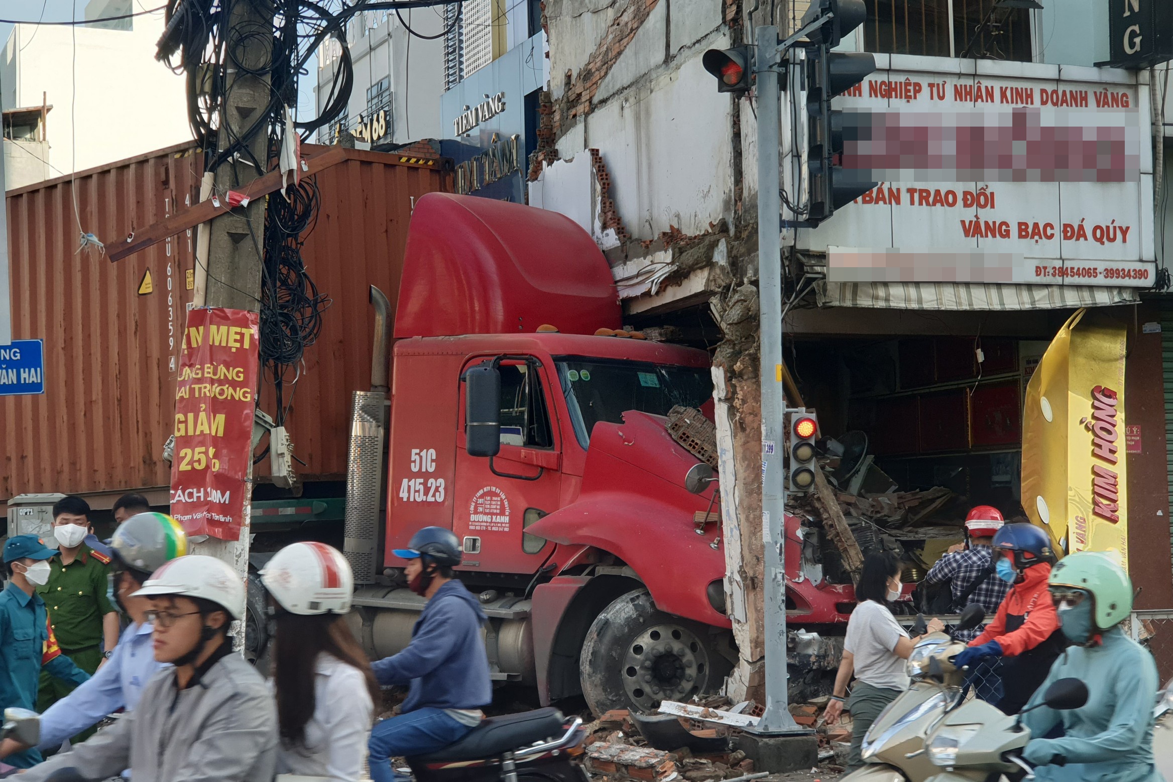 xe containner tong tiem vang anh 1