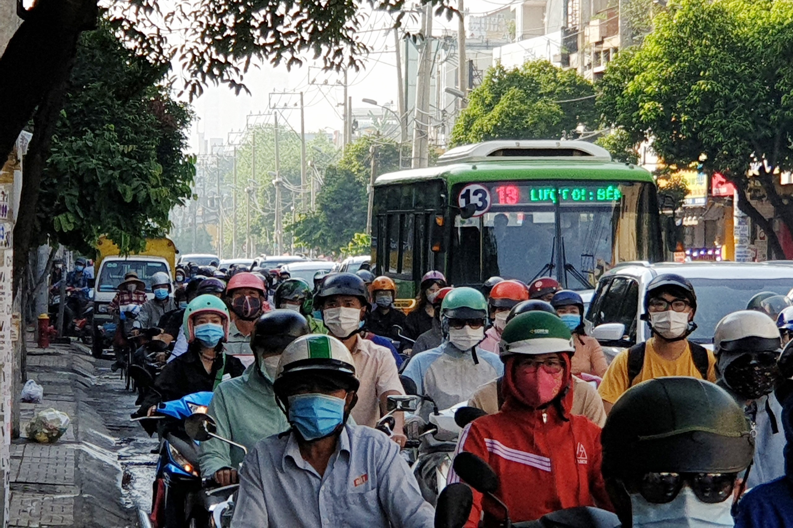 xe containner tong tiem vang anh 2