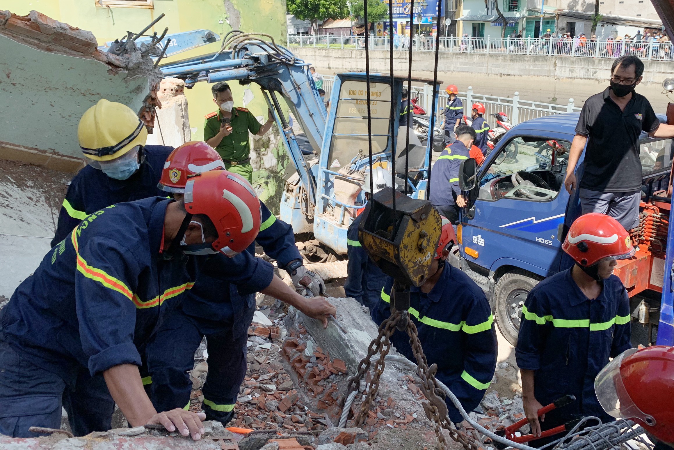 tuong sap de cong nhan anh 1