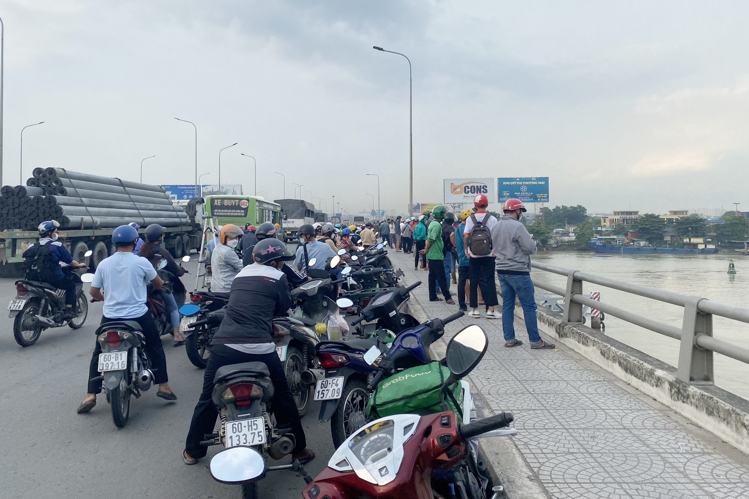 nhay cau Dong Nai anh 1