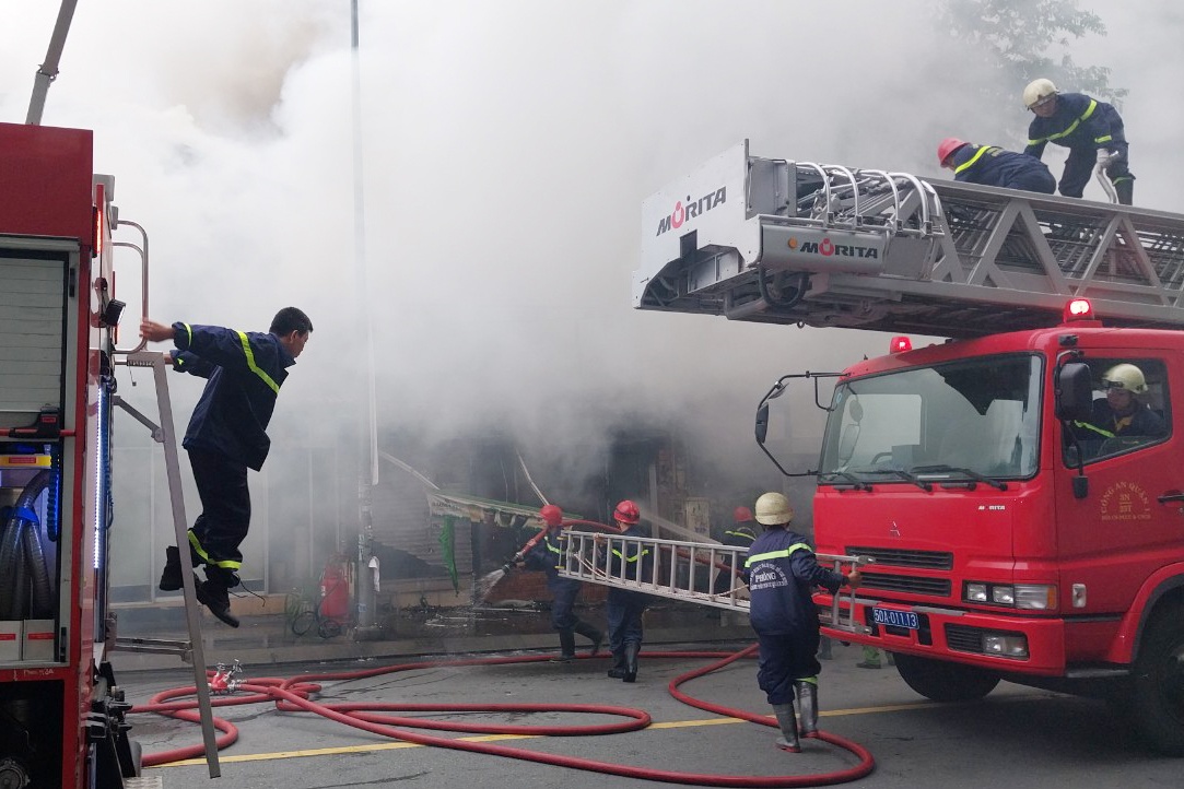 Chay cua hang ban tranh o trung tam TP.HCM hinh anh