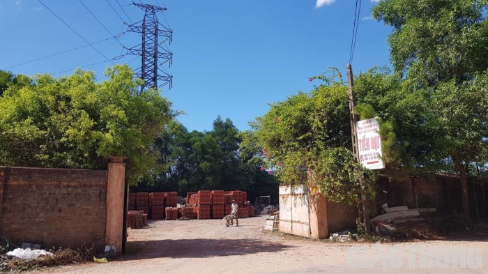 Kho tap ket vat lieu nghin m2 moc trai phep tren dat rung nhieu nam hinh anh