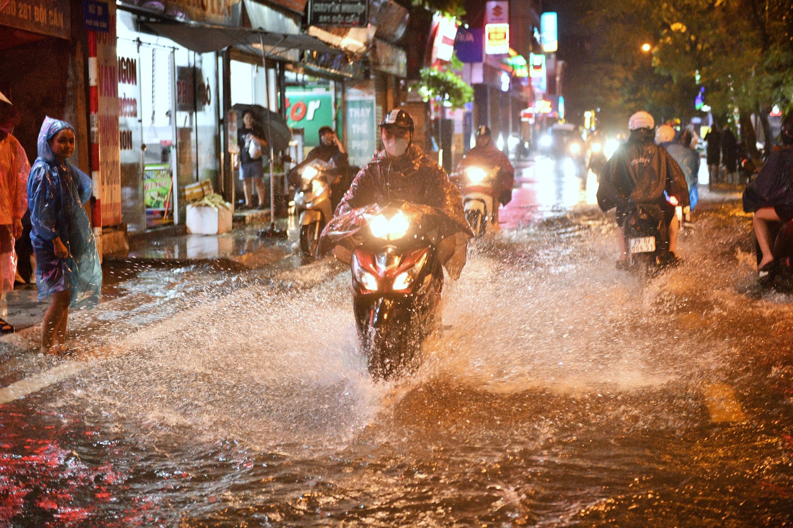 Mien Bac tiep tuc mua keo dai hinh anh