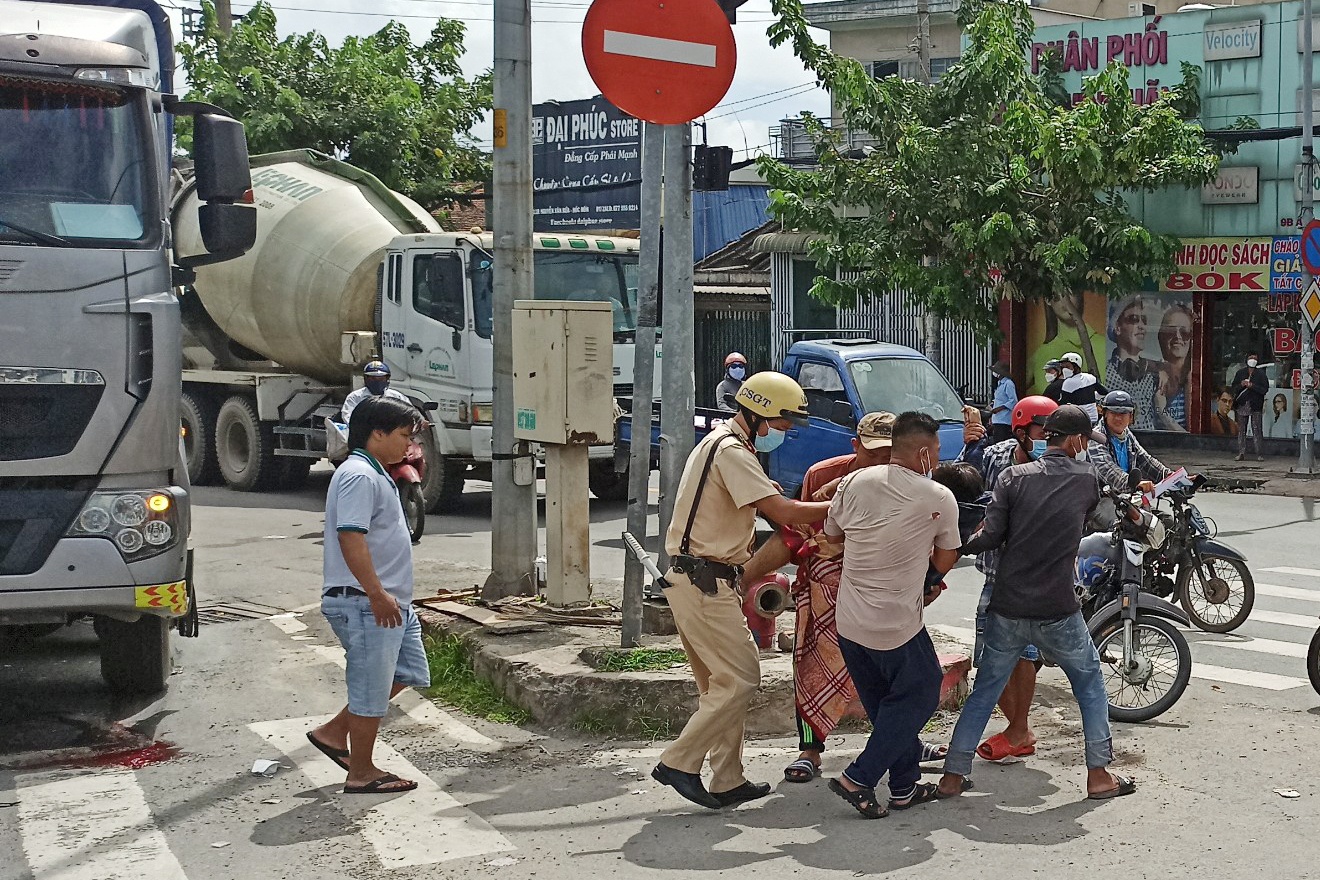 CSGT cuu nguoi anh 1