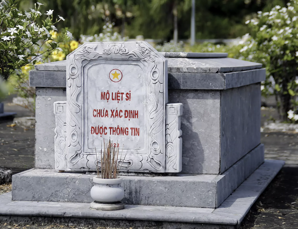 Hon 20.000 bia mo duoc xoa ten 'vo danh' o Quang Nam hinh anh