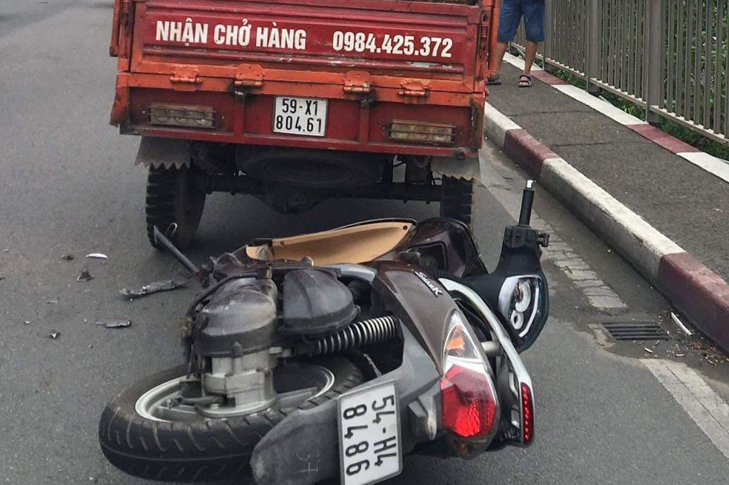 Xe may tong xe ba gac, cau Sai Gon un u hinh anh