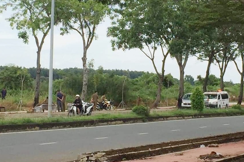 thi thể dưới hồ đá ảnh 1 thi the duoi ho da anh 1