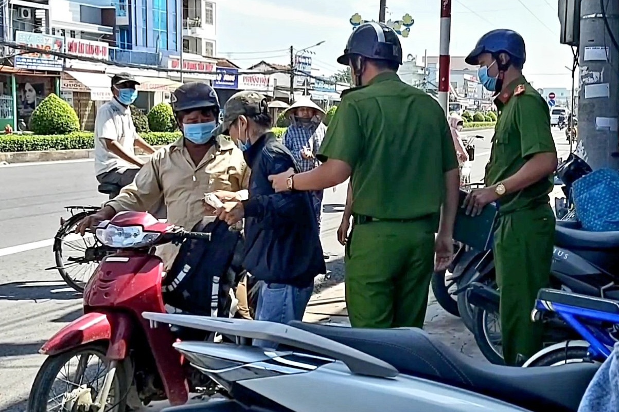 dem dat den tiem vang ban anh 1