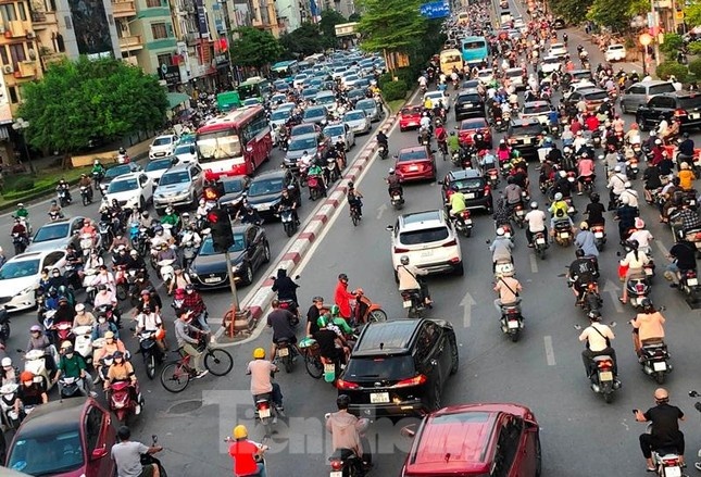 Tiep tuc phan luong tai Nga Tu So va mot so nut giao den 22/10 hinh anh