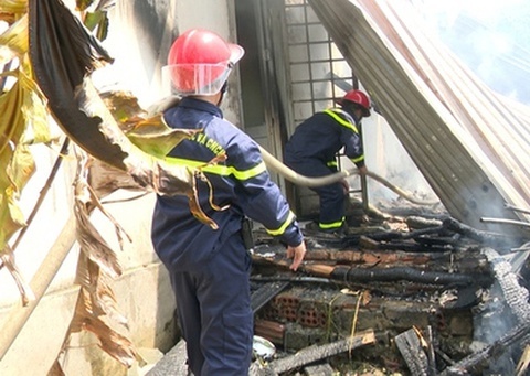 Chay nha o TP.HCM, 2 tre em tu vong hinh anh