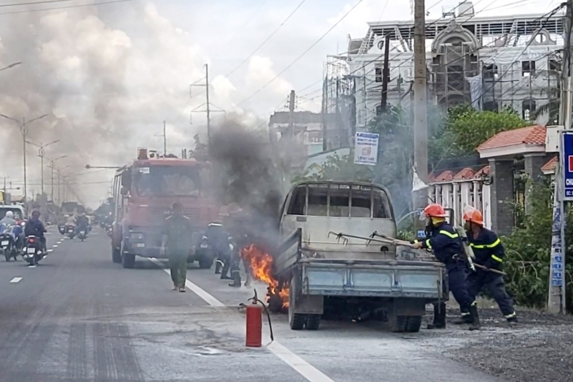 chay xe tai tren quoc lo 1 anh 1