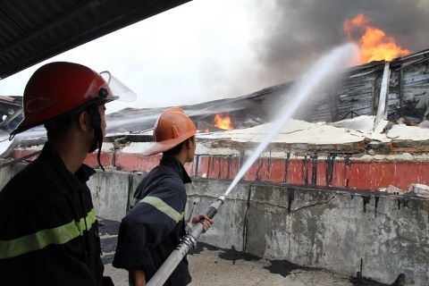 Hoa hoan thieu rui xuong vai 500 m2 o TP.HCM hinh anh