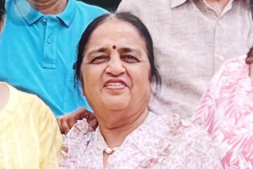 Nu du khach An Do mat tich khi toi chua Ngoc Hoang tham quan hinh anh