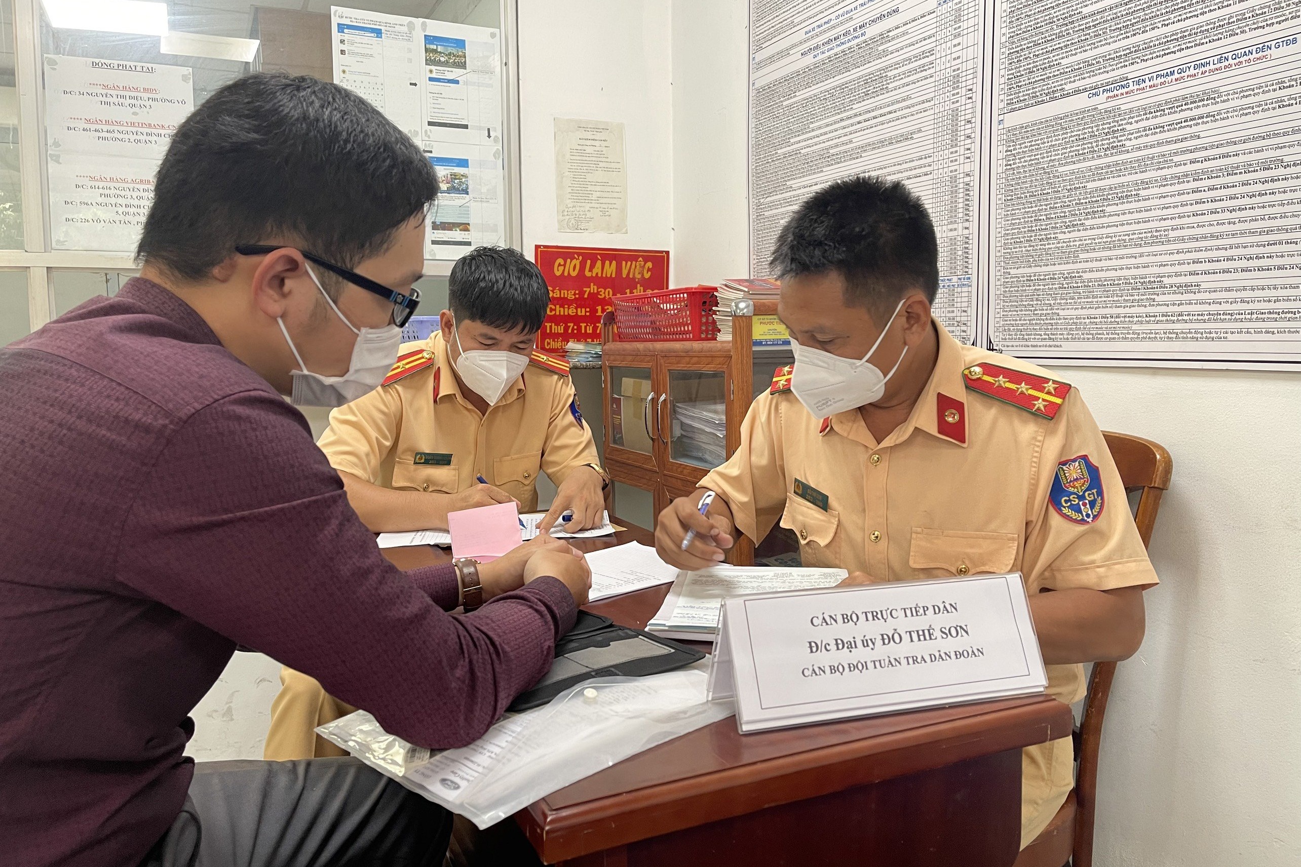 chay oto vao lan xe may anh 1